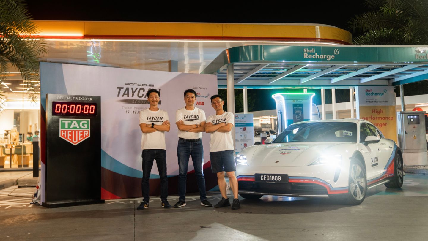 Pholpat Salayakanond, Pan Eu-Jin, Desmond Chan, Porsche Taycan 4S Cross Turismo, Tailandia, 2023, Porsche AG