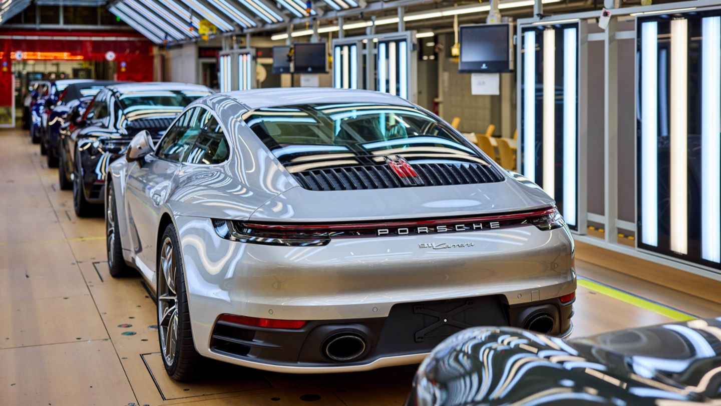 Nuevo túnel de luz en la planta de Zuffenhausen, 2023, Porsche AG