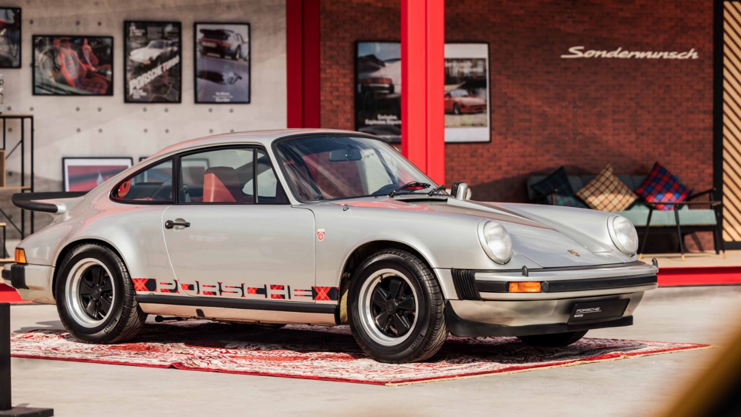 Porsche 911 Turbo Nº 1, Iconos de Porsche, Dubái, 2023, Porsche AG