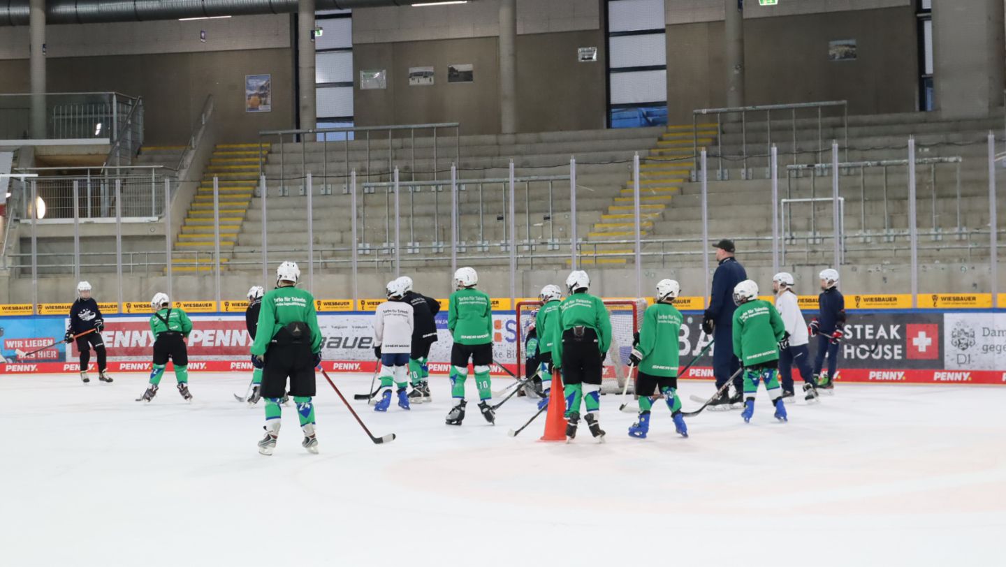 Eishockey meets Basketball, Turbo für Talente, Porsche Jugendförderung, 2023, Porsche AG