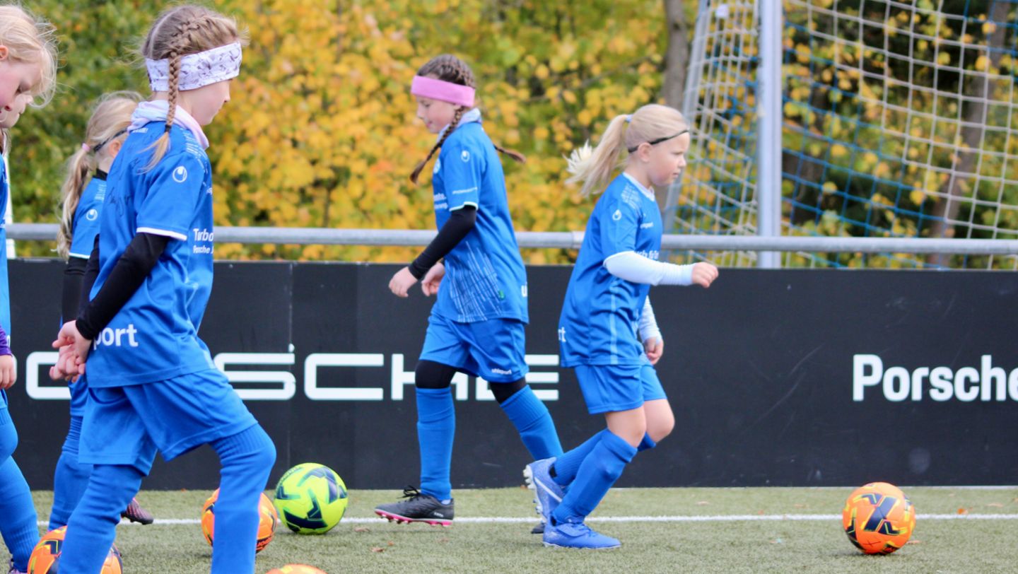 Fußball Mädchencamp der Stuttgarter Kickers, 2023, Porsche AG