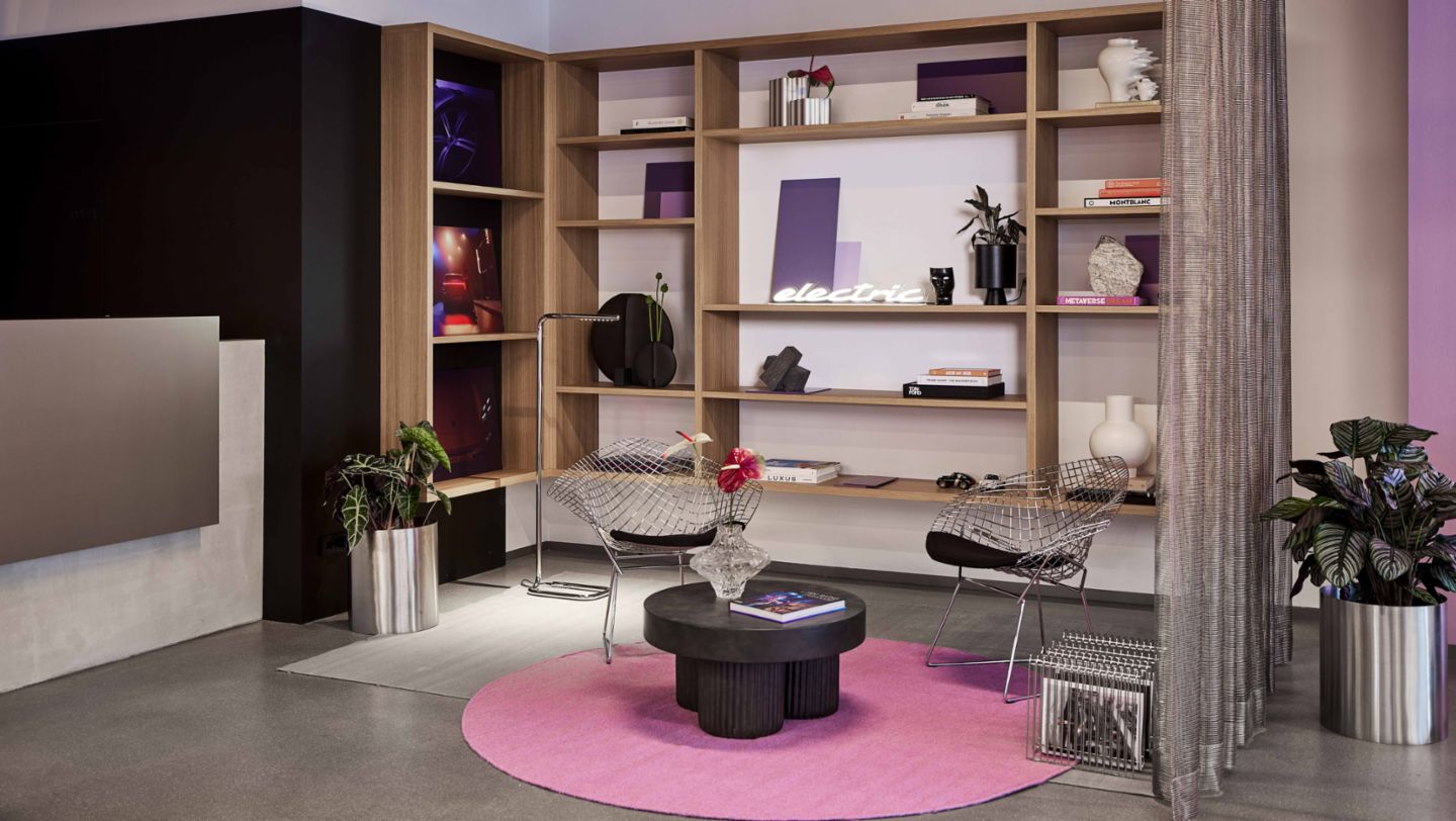 Porsche Brand Store, „Catch the Lightning“, Stuttgart, 2024, Porsche AG