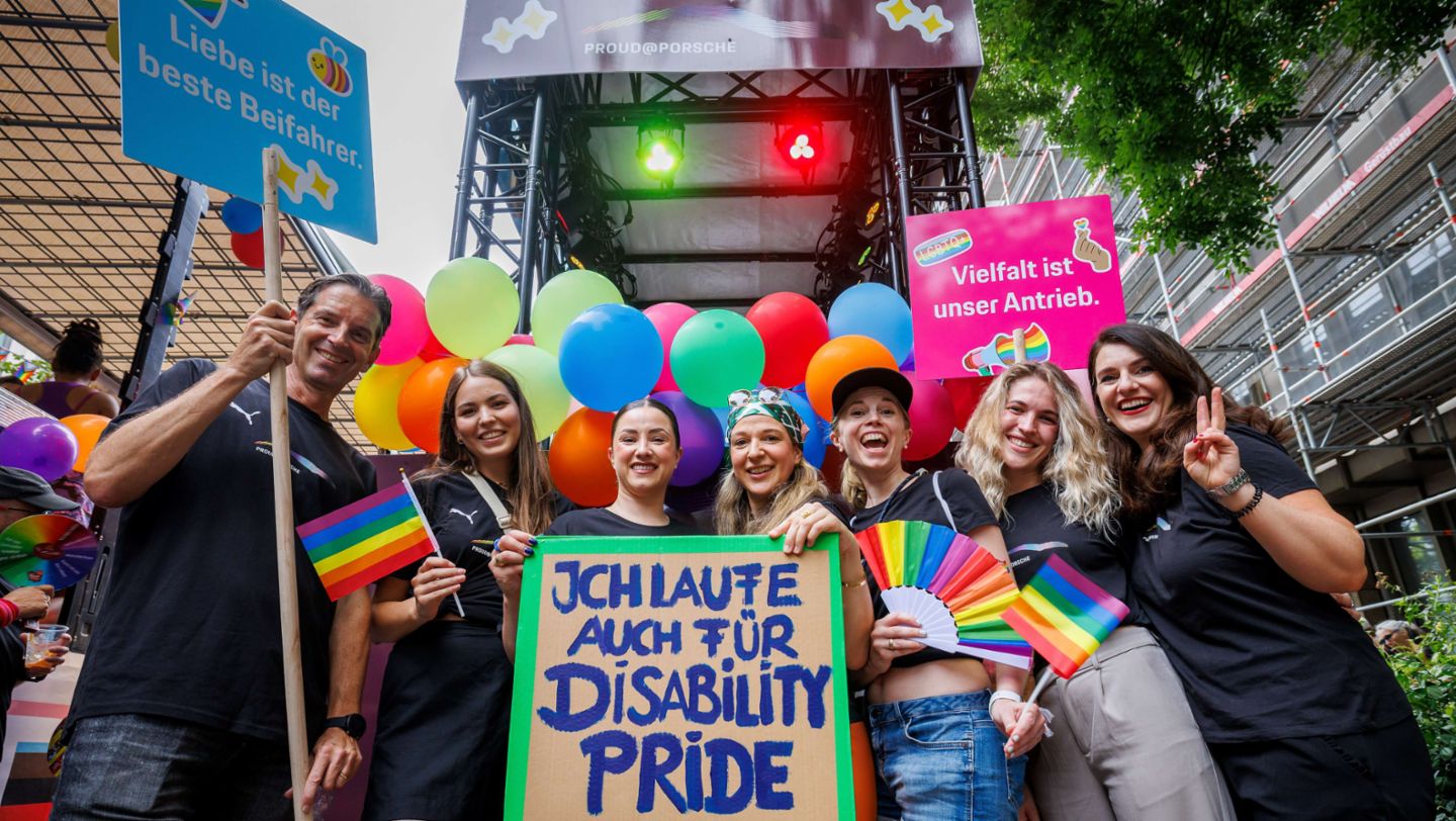 Alexander Gressenich (links), Leitung Mitarbeiterentwicklung & Unternehmenskultur, Diversity Team, Christopher Street Day, Stuttgart, 2024, Porsche AG