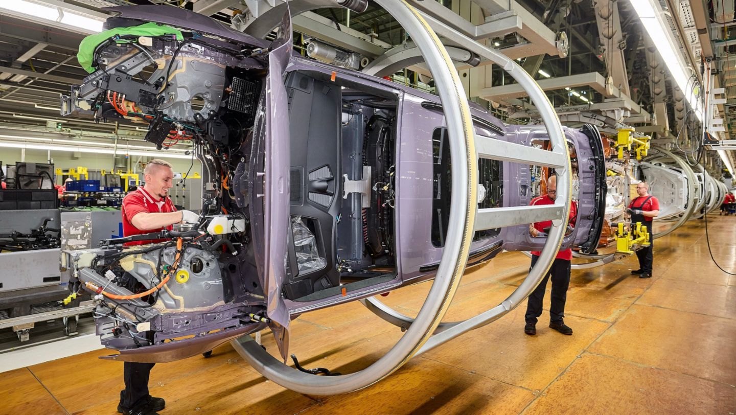 Assembly, Leipzig plant, 2024, Porsche AG
