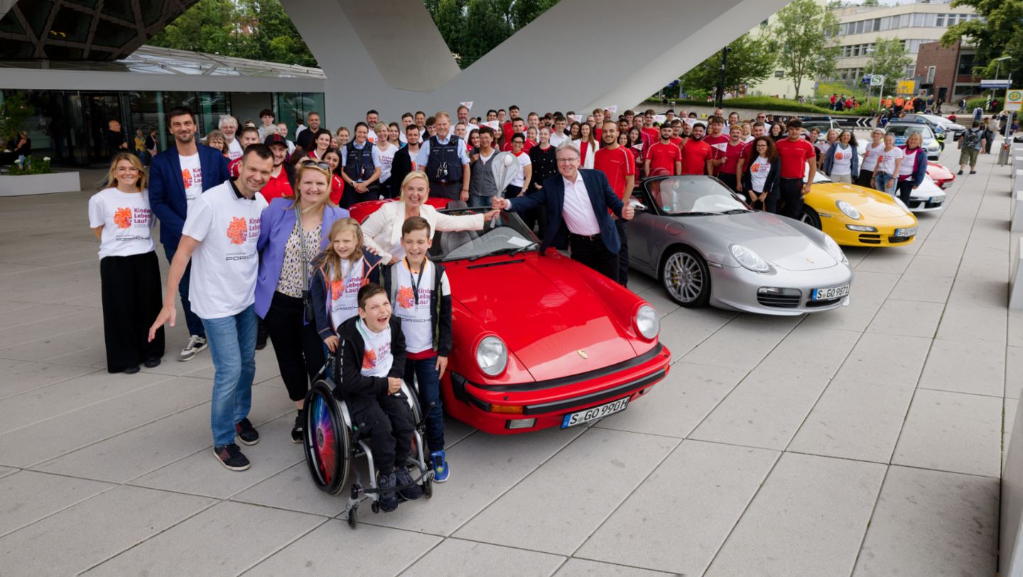 Gruppenfoto, Kinder-Lebens-Lauf, Porsche Museum, 2024, Porsche AG