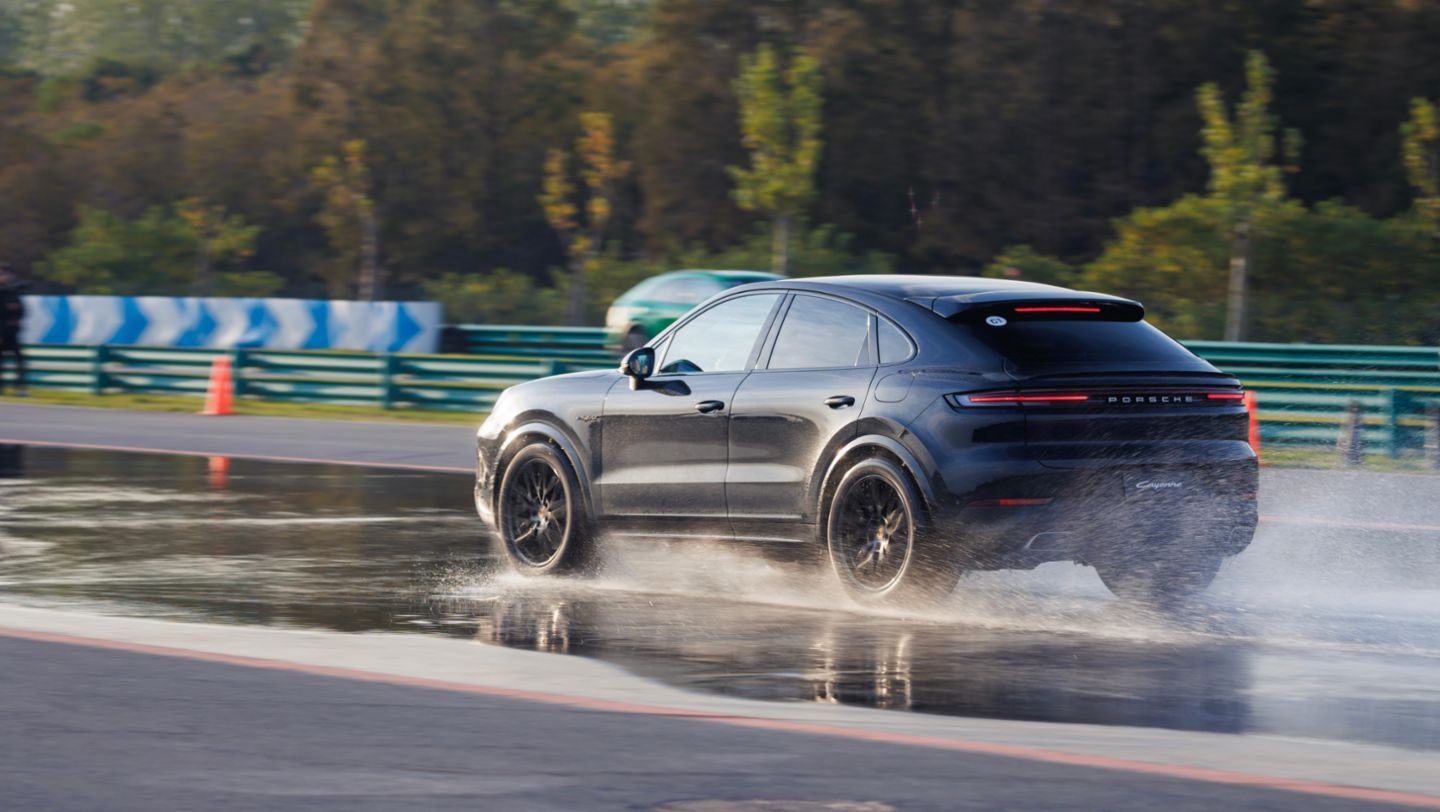 Cayenne E-Hybrid Coupé, Shanghai International Circuit, China, 2024, Porsche AG