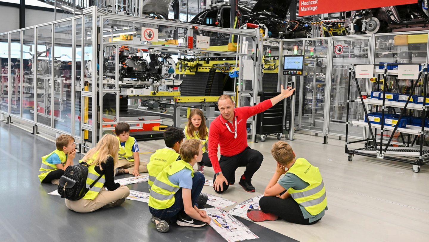 Visita para niños a la fábrica, 2024, Porsche AG