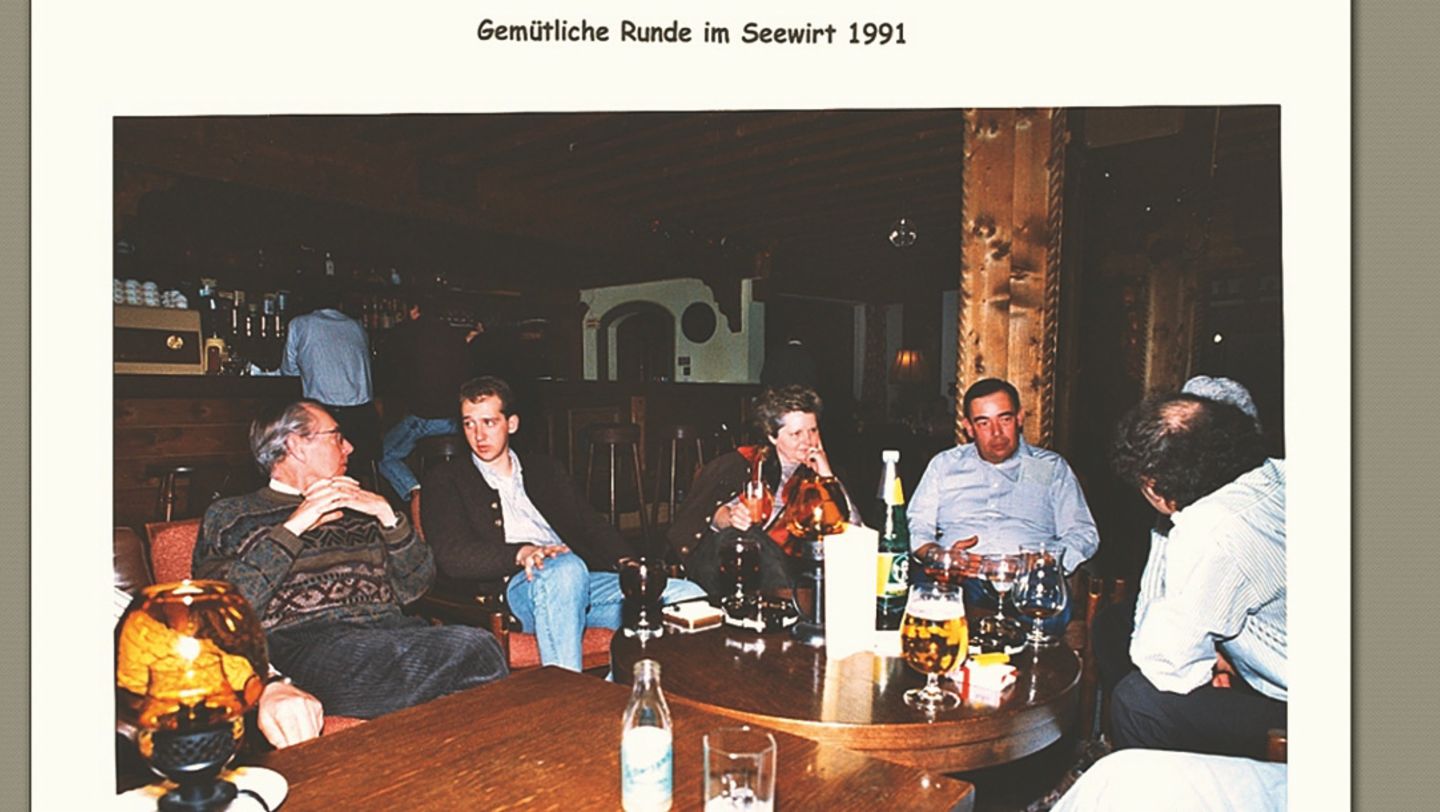 Peter Falk y el equipo en el restaurante Seewirt, Turrach, Austria, 2023, Porsche AG