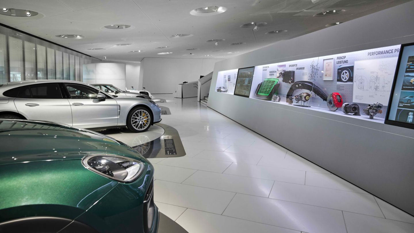 Panamera Turbo (G1), Cayenne Coupé Turbo E-Hybrid with GT Package, Special Exhibition "Beyond Performance. 50 Years of Porsche Turbo", Porsche Museum, Stuttgart Zuffenhausen, 2024, Porsche AG