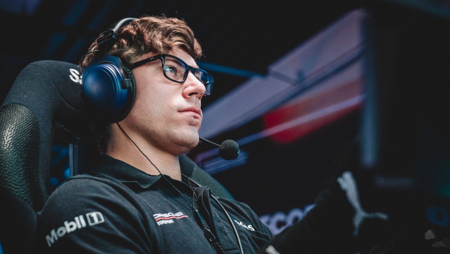 Mitchell deJong (USA), Porsche Coanda Esports Racing Team, 2024, Porsche AG