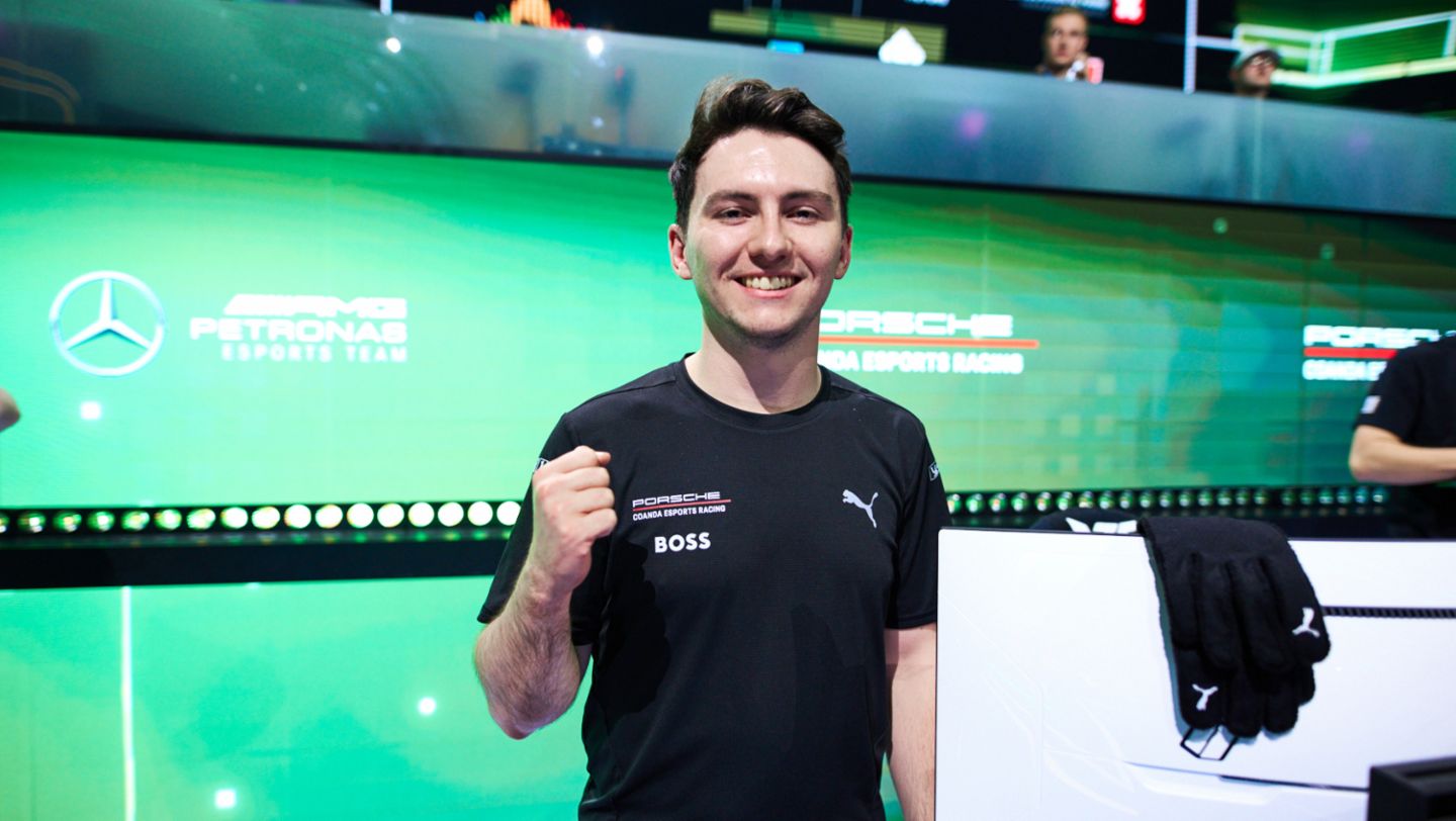 Joshua Rogers (AUS), Porsche Coanda Esports Racing Team, 2024, Porsche AG