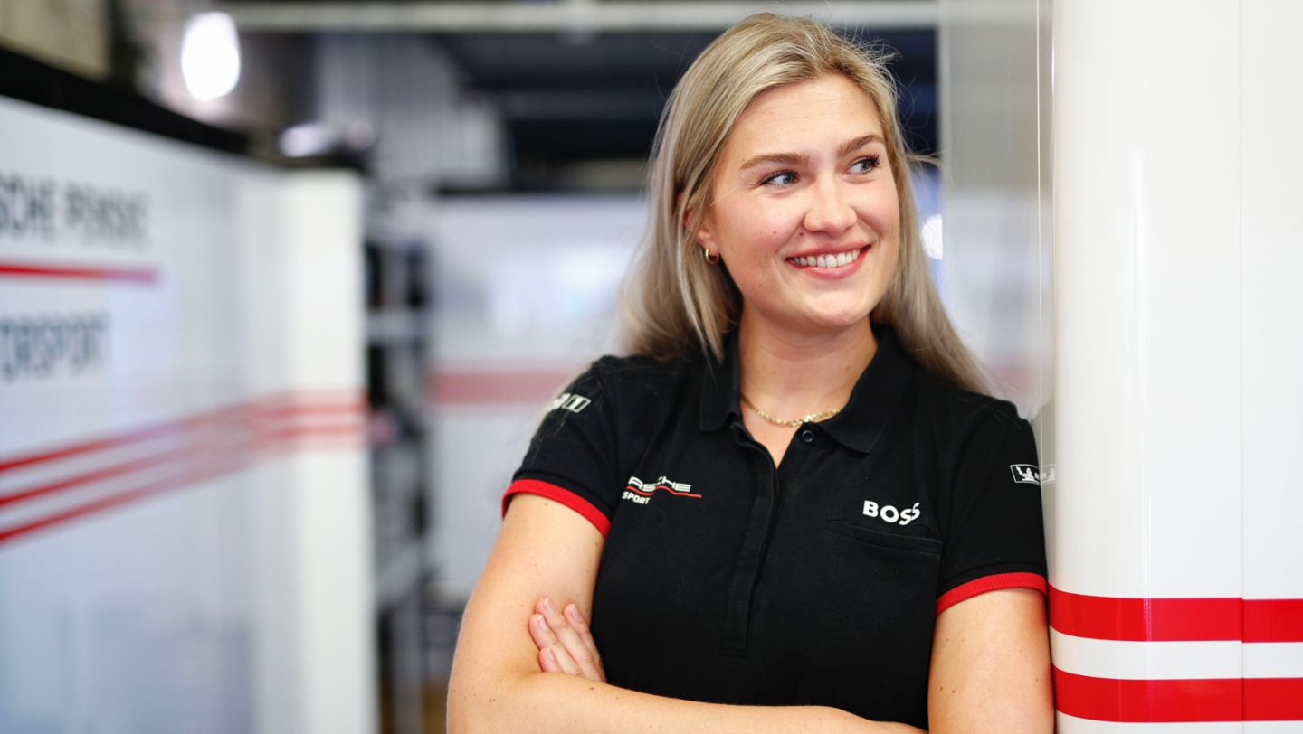 Nina Braack (D), Esports Manager at Porsche Motorsport, Esports ESL R1, Monza (ITA), Porsche Coanda Esports Racing Team, 2024, Porsche AG