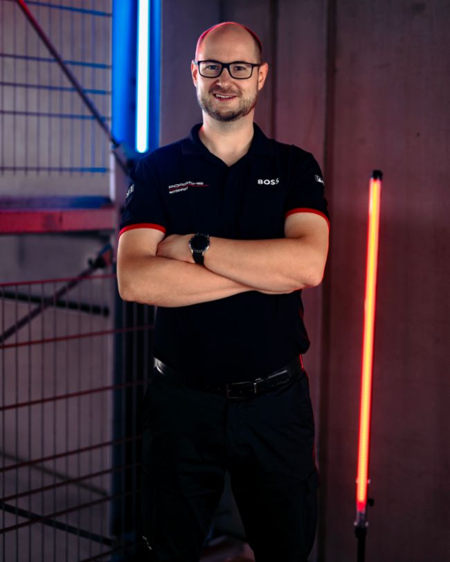 Jörn Jens (D), Performance Coach, Esports ESL R1, Hockenheim, Porsche Coanda Esports Racing Team, 2024, Porsche AG