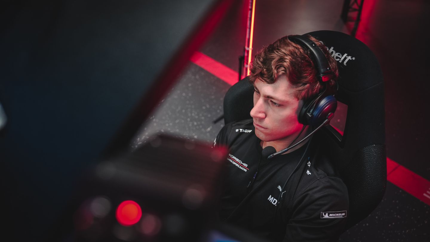 Mitchell deJong (USA), Esports ESL R1, Hockenheim, Porsche Coanda Esports Racing Team, 2024, Porsche AG