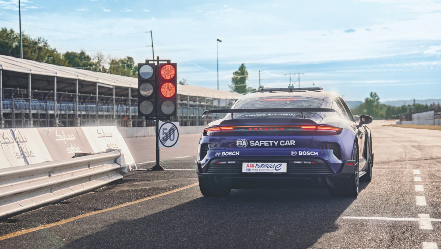 Taycan Turbo GT with Weissach Package, Formula E Safety Car, 2024, Porsche AG