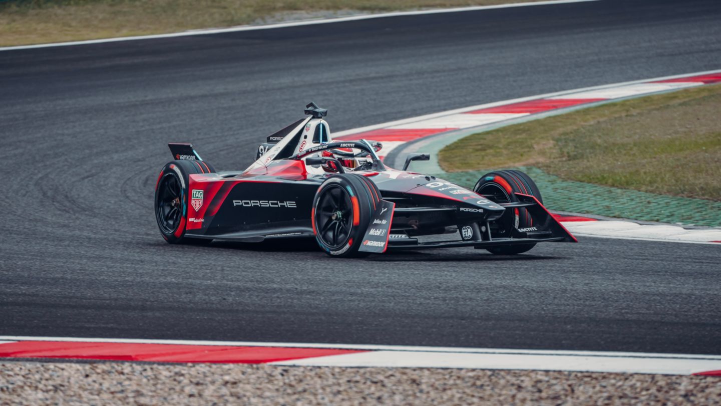 Porsche 99X Electric (#94): Pascal Wehrlein, TAG Heuer Porsche Formel-E-Team, 2024, Porsche AG