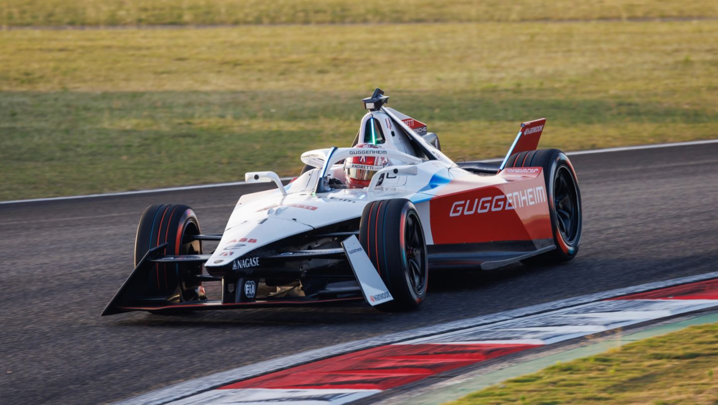 Porsche 99X Electric (#1), Jake Dennis, Andretti Formula E, Formel E, London, Großbritannien, 2024, Porsche AG