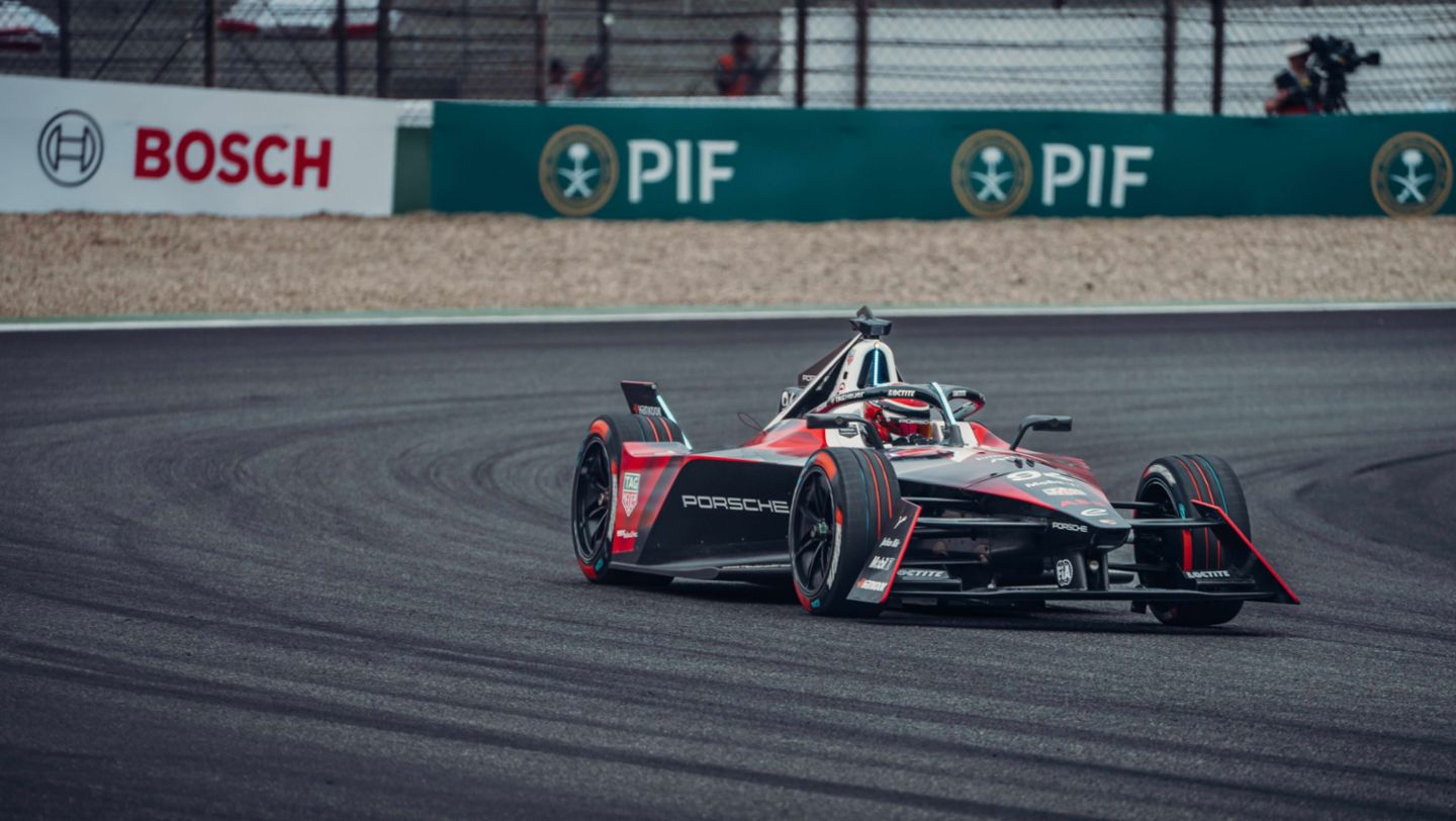 Porsche 99X Electric (#94), Pascal Wehrlein, TAG Heuer Porsche Formel-E-Team, Formel E, London, Großbritannien, 2024, Porsche AG