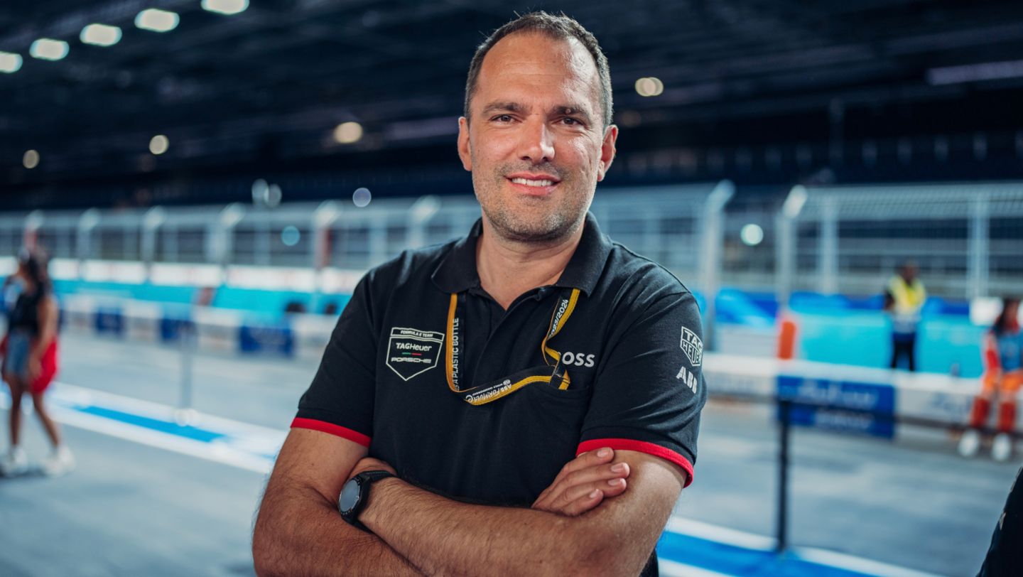Florian Modlinger, Gesamtprojektleiter Formel E, TAG Heuer Porsche Formel-E-Team, London, England, 2024, Porsche AG