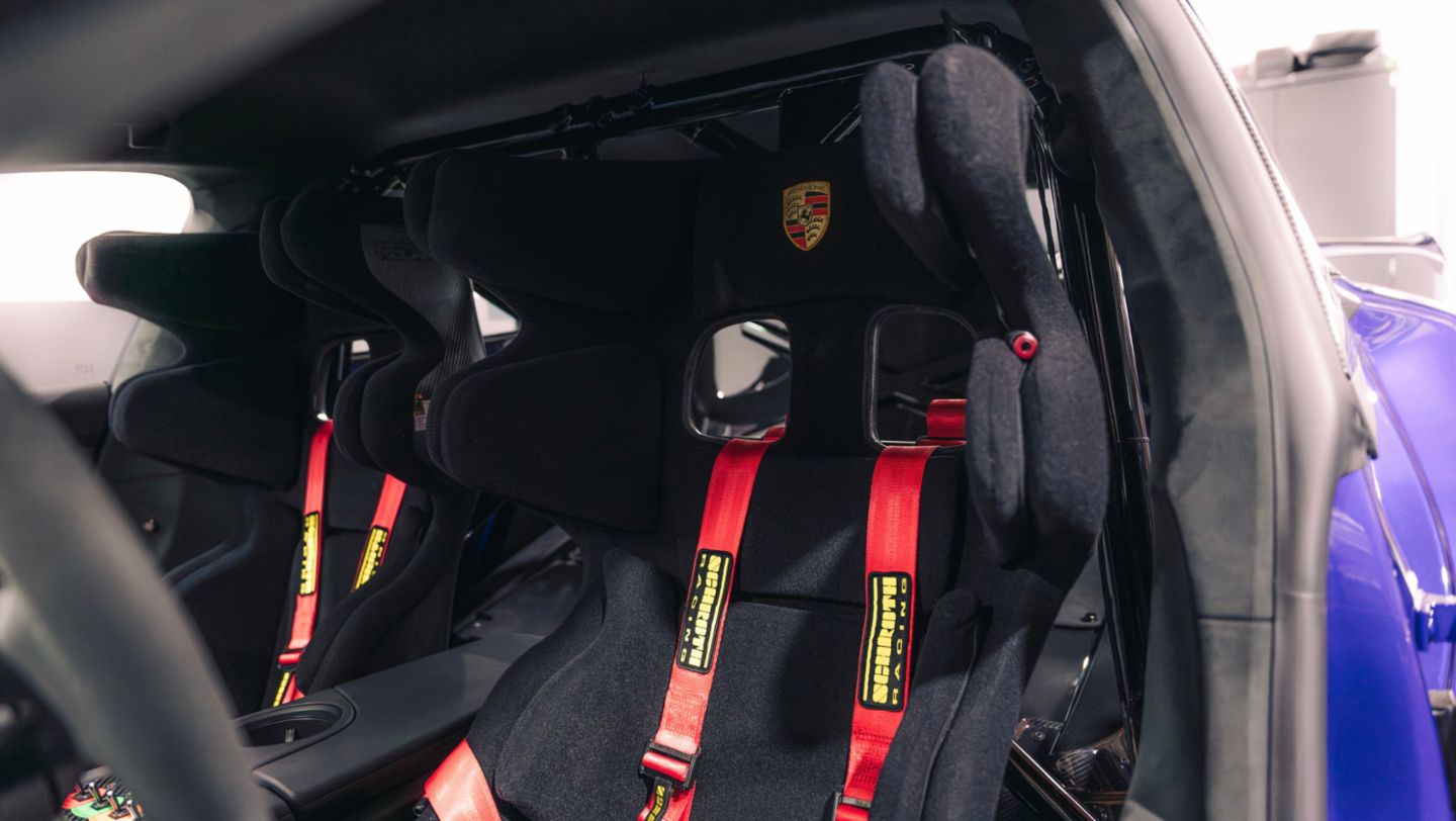 Porsche Taycan Turbo GT con paquete Weissach, coche de seguridad Fórmula E, 2024, Porsche AG
