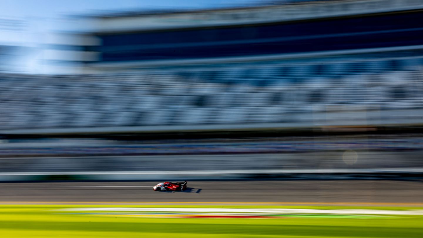 Porsche 963, Porsche Penske Motorsport (#7), Dane Cameron (USA), Felipe Nasr (BR), Josef Newgarden (USA), Matt Campbell (AUS), IMSA WeatherTech SportsCar Championship, Race 1, Qualifying, Daytona, 2024, Porsche AG