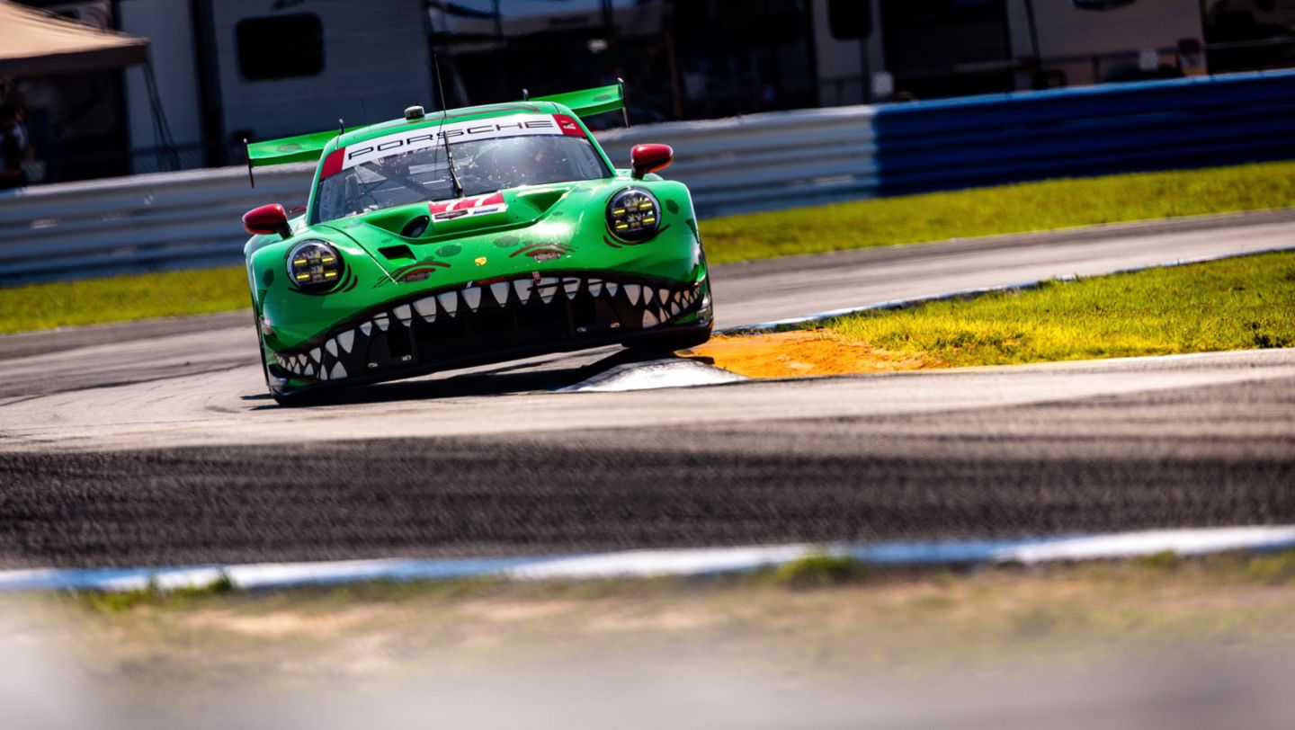 Porsche 911 GT3 R, AO Racing (#77), Laurin Heinrich (D), Sebastian Priaulx (UK), Michael Christensen (DK), 2024, Porsche AG