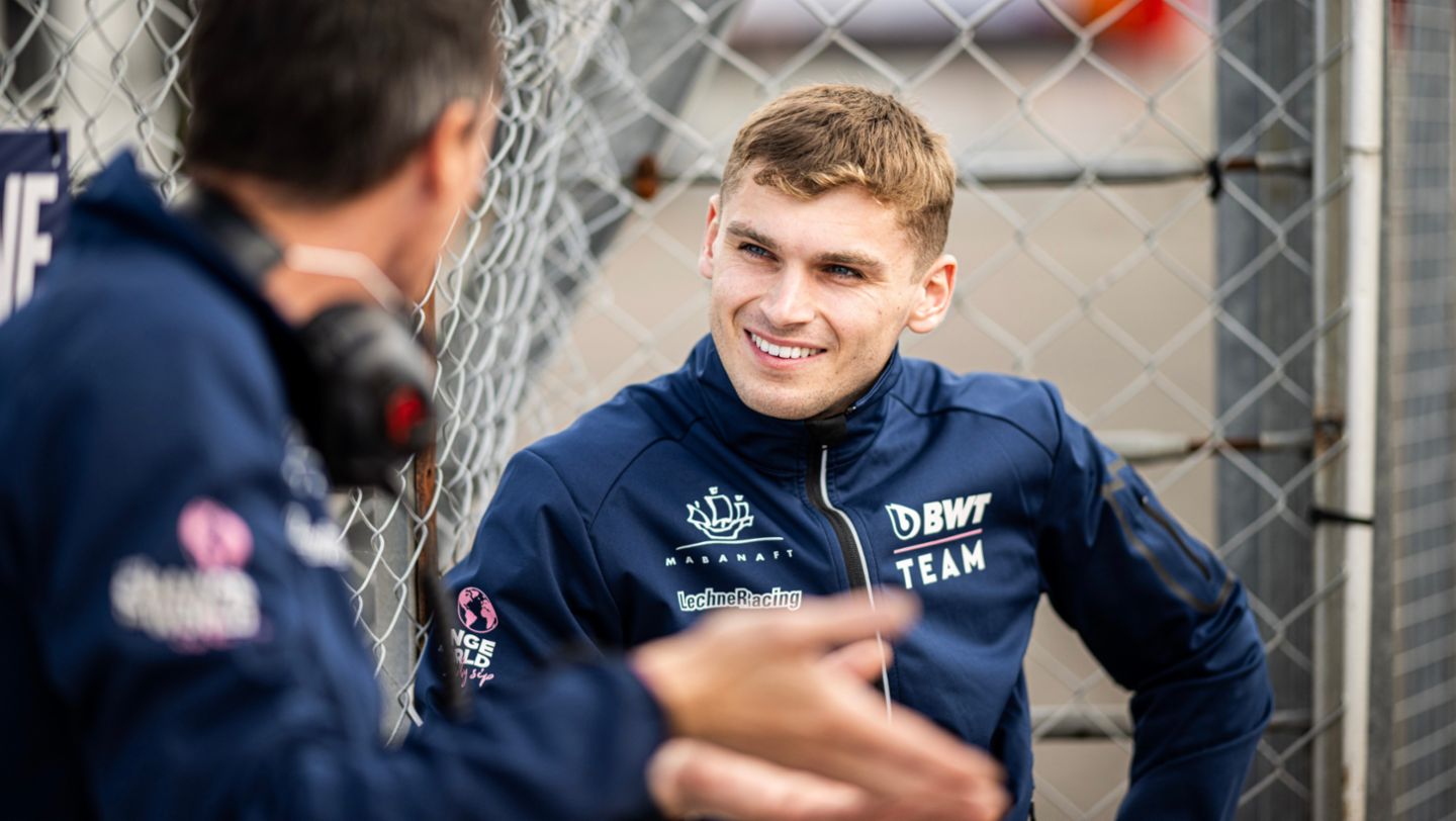 Harry King (UK), BTW Lechner Racing (#1), Porsche Mobil 1 Supercup, 2024, Porsche AG 