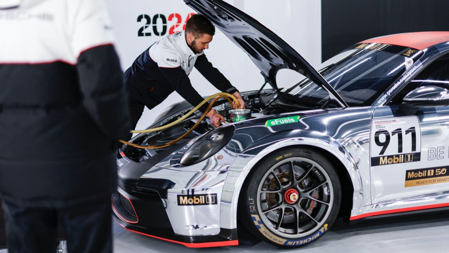 Uso de e-fuel en la Porsche Mobil 1 Supercup, Silverstone, Gran Bretaña, 2024, Porsche AG