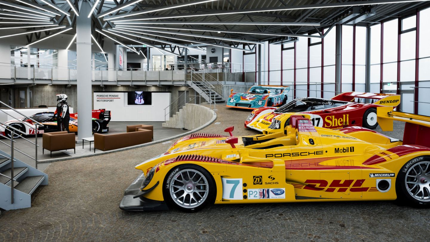 Porsche Penske Motorsport, Standort in Mannheim, Eingangshalle, 2024, Porsche AG