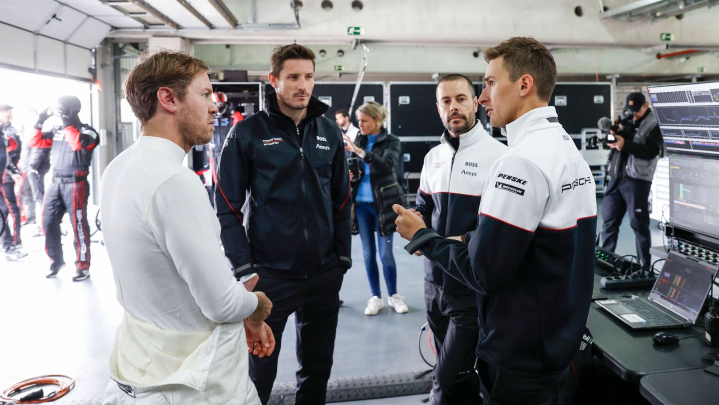 Sebastian Vettel, Kévin Estre, Frédéric Makowiecki y Matt Campbell (i-d), 2024, Porsche AG