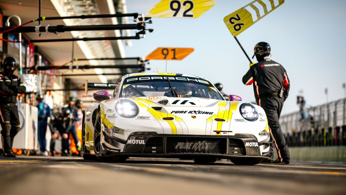 Porsche 911 GT3 R, Manthey Pure Rxcing (nº 92), Alex Malykhin (GB), Joel Sturm (ALE), Klaus Bachler (Austria), calificación, 1.812 km de Catar, Campeonato del Mundo de Resistencia FIA (WEC), 2024, Porsche AG