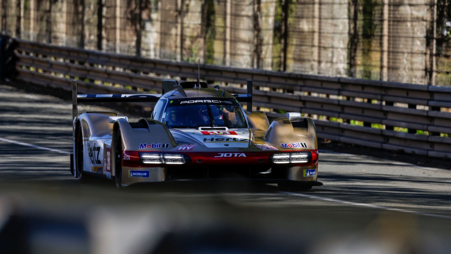 Jenson Button (UK), Phil Hanson (UK), Oliver Rasmussen (DK), Hertz Team Jota (#38), Porsche 963, FIA WEC, test day, Le Mans (F), 2024, Porsche AG