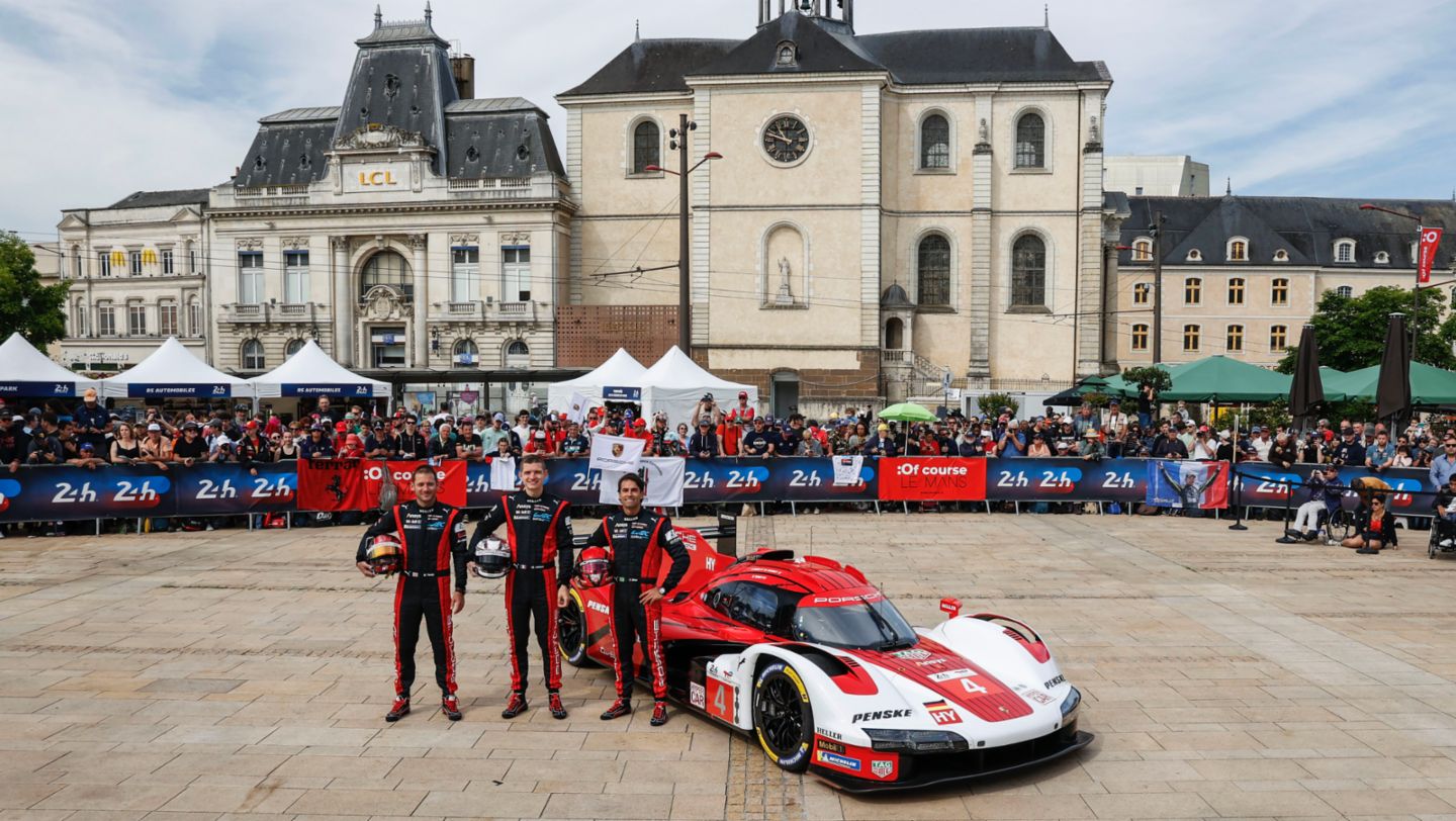 Nick Tandy, Mathieu Jaminet, Felipe Nasr, l-r, Porsche 963, Porsche Penske Motorsport (#4), 2024, Porsche AG