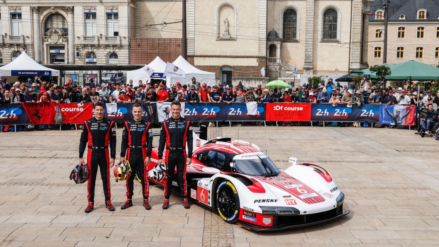 Kevin Estre, Laurens Vanthoor, Andre Lotterer, l-r, Porsche 963, Porsche Penske Motorsport (#6), 2024, Porsche AG