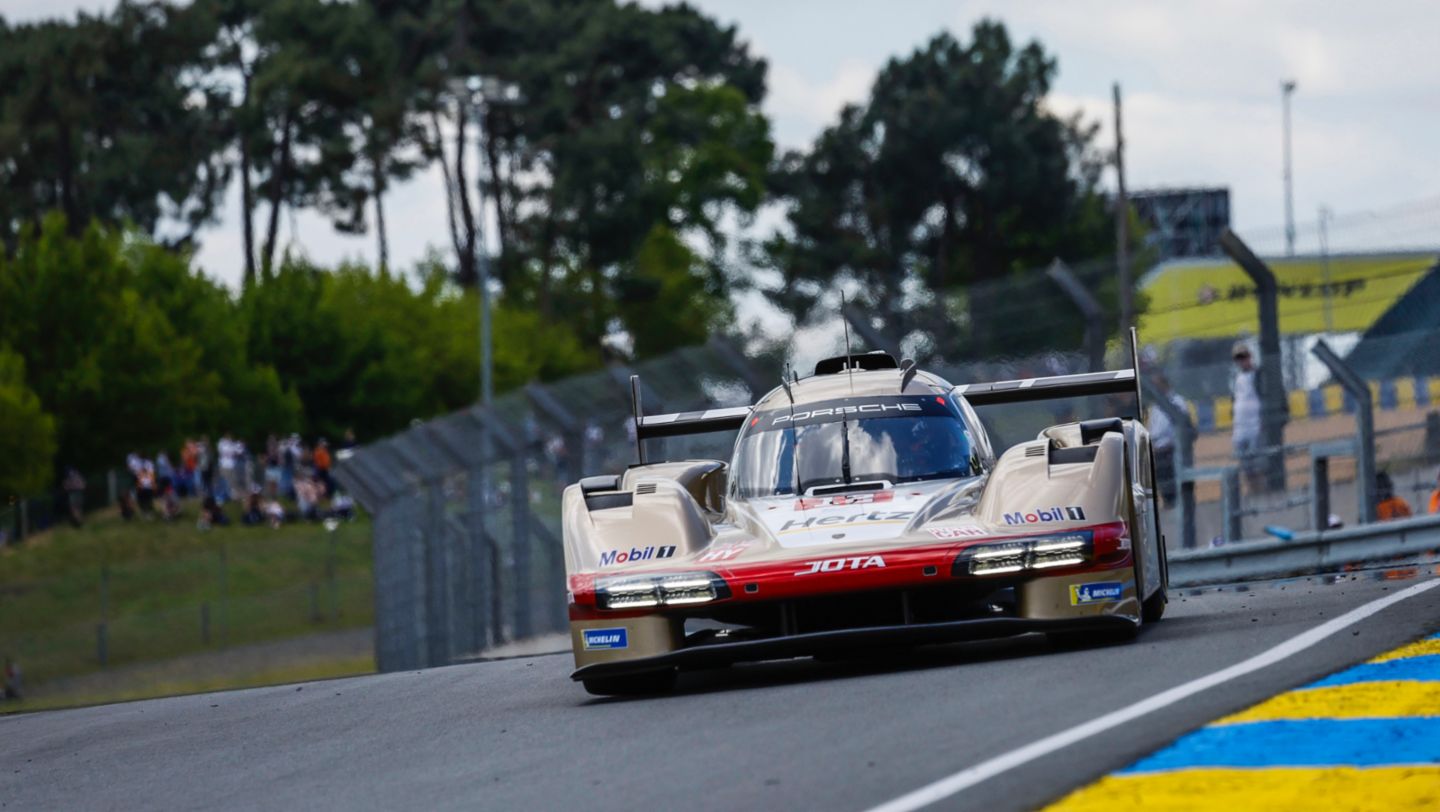 Porsche 963, Hertz Team Jota (#12), Will Stevens (UK), Callum Ilott (UK), Norman Nato (F), Le Mans, France, 2024, Porsche AG