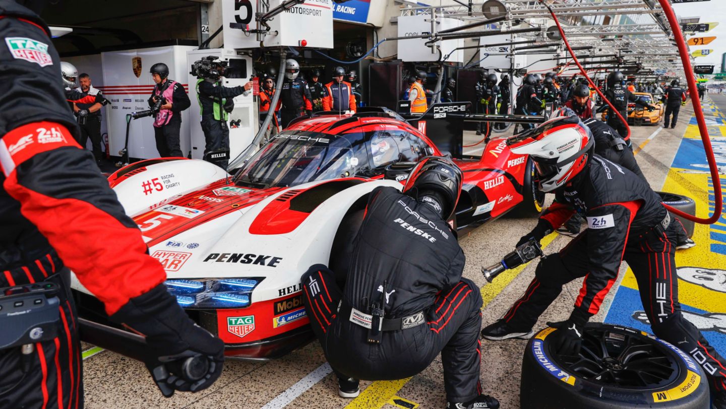 Porsche 963, Porsche Penske Motorsport (#5), Matt Campbell (AUS), Michael Christensen (DK), Frederic Makowiecki (F), Le Mans, France, 2024, Porsche AG