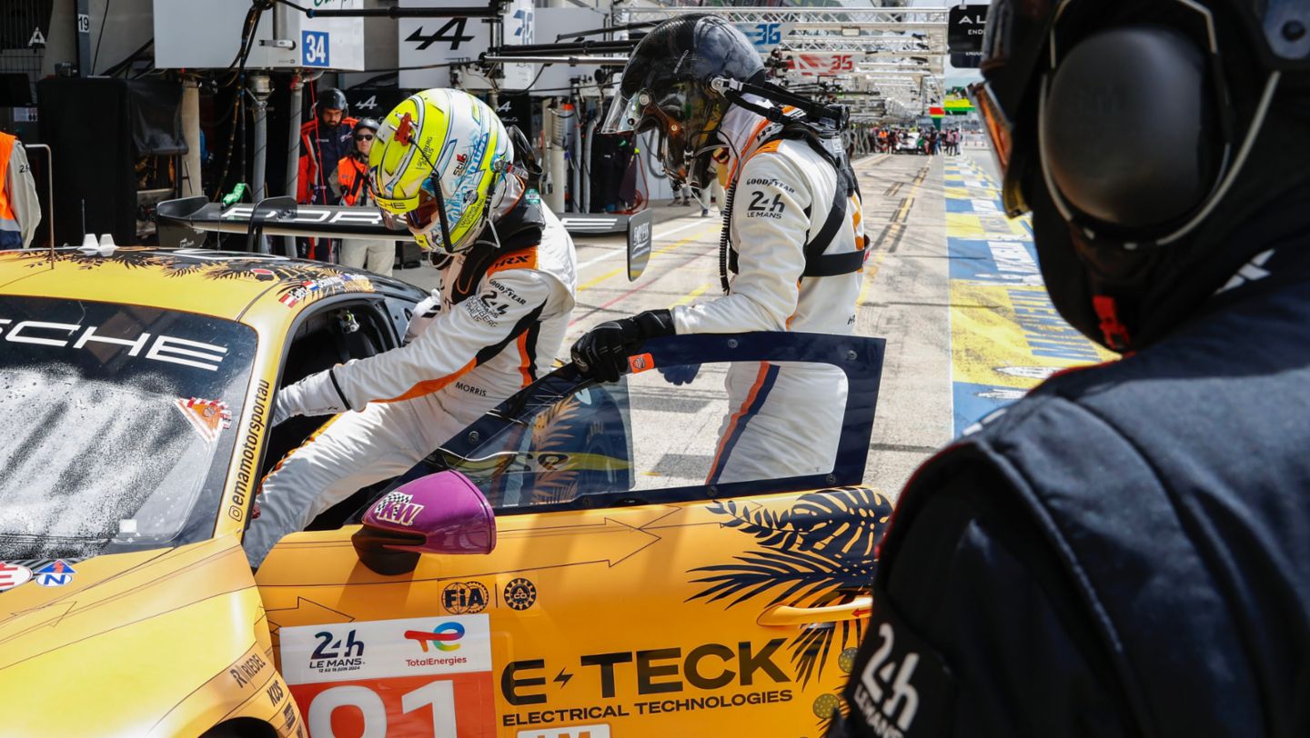 Porsche 911 GT3 R, Manthey EMA (#91), Yasser Shahin (AUS), Morris Schuring (NL), Richard Lietz (A), Le Mans, France, 2024, Porsche AG