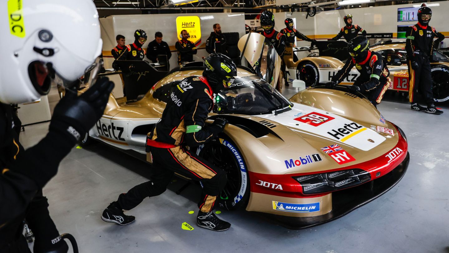 Porsche 963, Hertz Team Jota (#38). Jenson Button (UK), Phil Hanson (UK), Oliver Rasmussen (DK), WEC, Sao Paulo, Brazil, 2024, Porsche AG