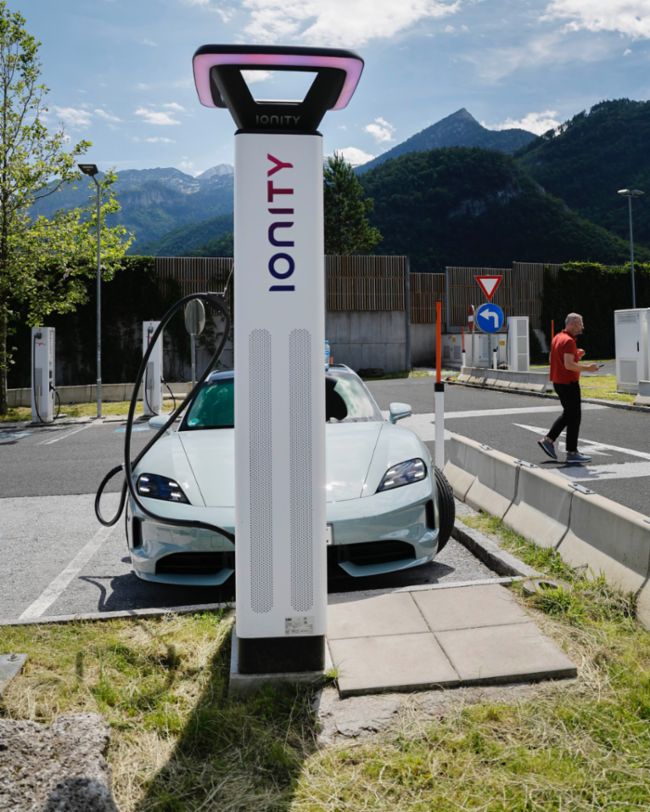 Taycan mit Performance Batterie Plus, Roadtrip Stuttgart - Istanbul - Stuttgart, 2024, Porsche AG