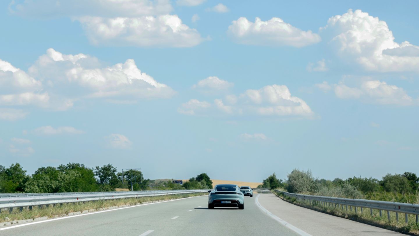 Taycan mit Performance Batterie Plus, Taycan Sport Turismo mit Performance Batterie Plus, Roadtrip Stuttgart - Istanbul - Stuttgart, 2024, Porsche AG
