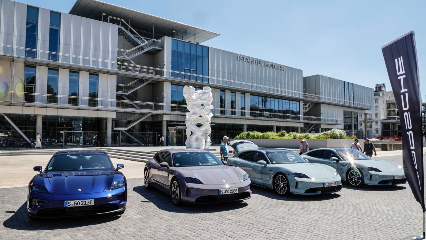 Taycan mit Performance Batterie Plus, Taycan Sport Turismo mit Performance Batterie Plus, Roadtrip Stuttgart - Istanbul - Stuttgart, 2024, Porsche AG