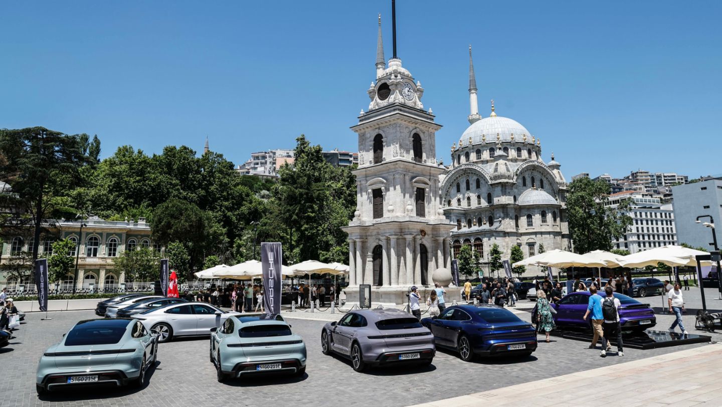 Taycan mit Performance Batterie Plus, Taycan Sport Turismo mit Performance Batterie Plus, Taycan Turbo GT, Roadtrip Stuttgart - Istanbul - Stuttgart, 2024, Porsche AG