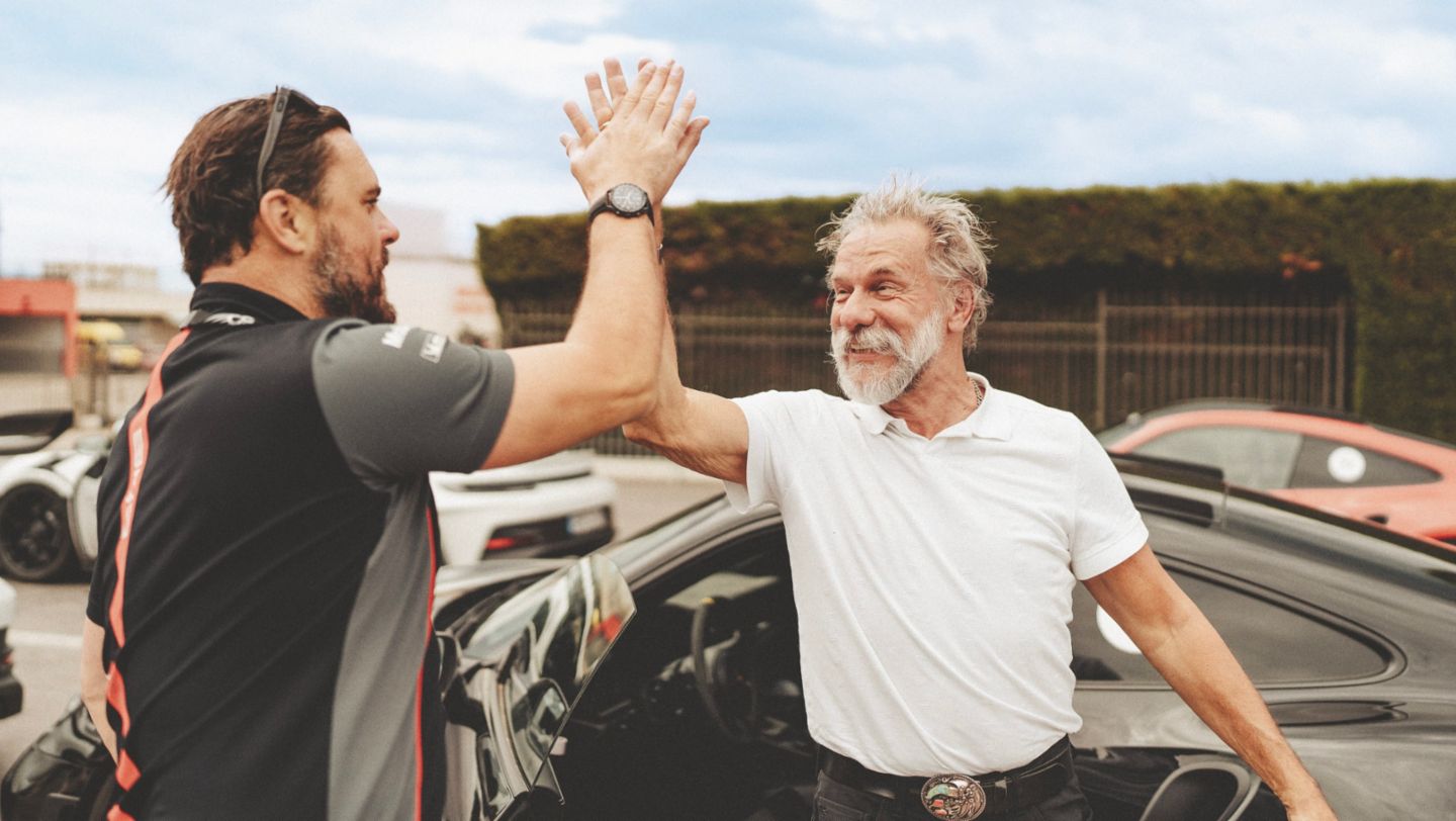 Andreas Mayrl, Instrukteur, Andreas Frohn, Teilnehmer (l-r), 911 GT3 RS, Porsche Track Experience, Le Castellet, Frankreich, 2024, Porsche AG