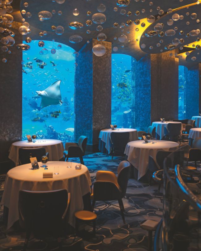 Restaurante submarino Ossiano en el hotel Atlantis The Palm, Palm Jumeirah, Emiratos Árabes Unidos, 2024, Porsche AG