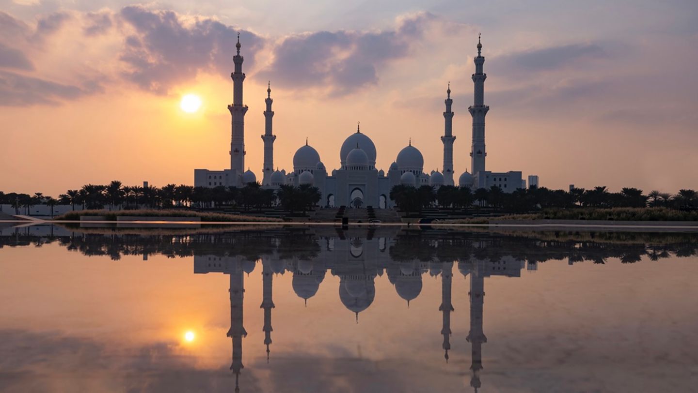 Gran mezquita Jeque Zayed, Abu Dabi, Emiratos Árabes Unidos, 2024, Porsche AG