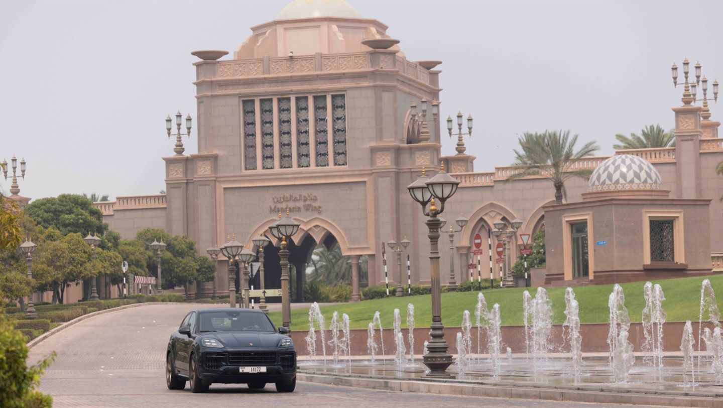 Cayenne S Coupé, Emirates Palace, Abu Dabi, Emiratos Árabes Unidos, 2024, Porsche AG