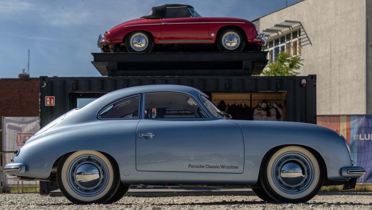 356 A, 356 A Cabriolet (arriba), Luftgekühlt, Breslavia, Polonia, 2024, Porsche AG