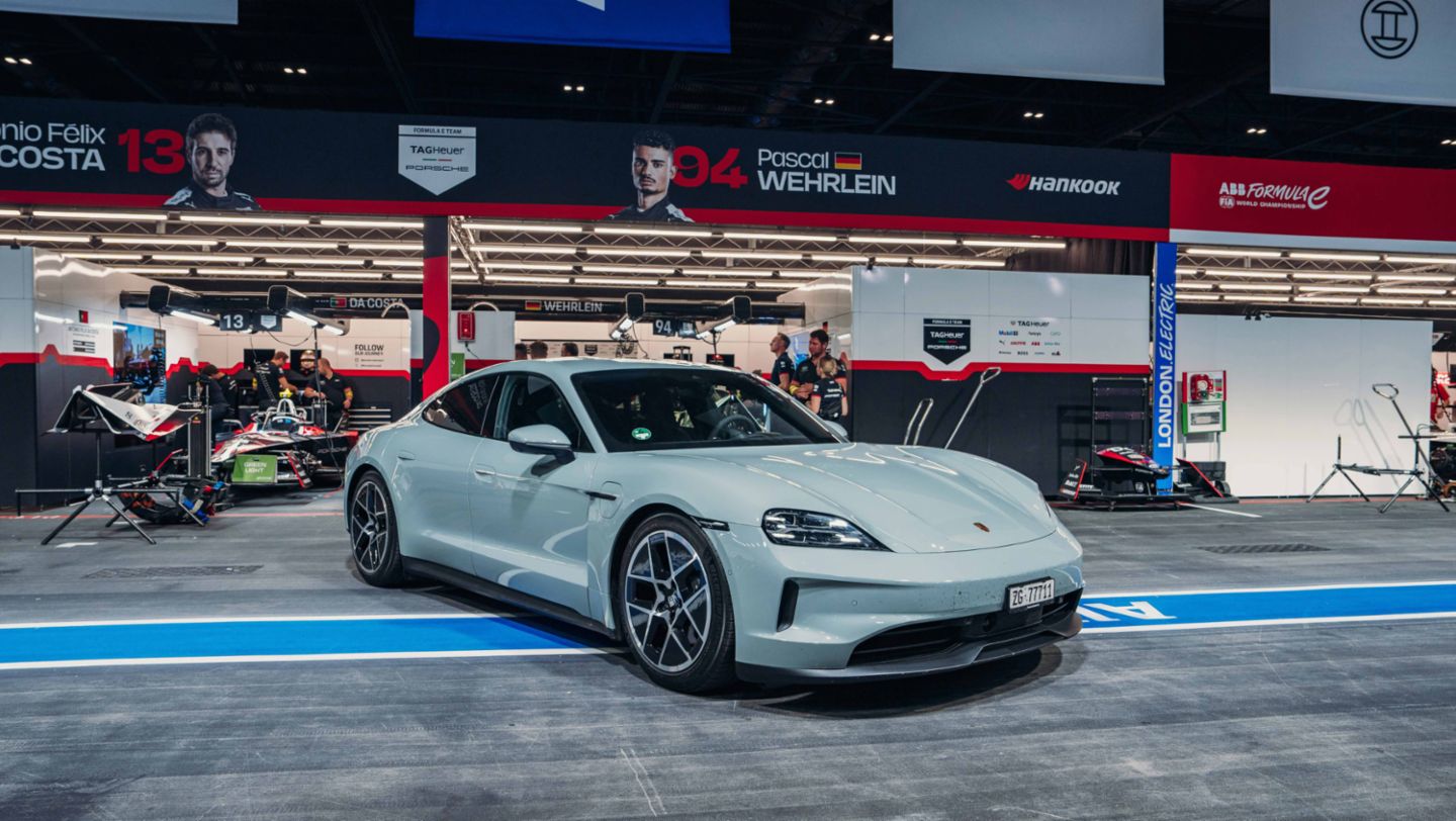 Taycan with Performance Battery Plus, London, 2024, Porsche AG