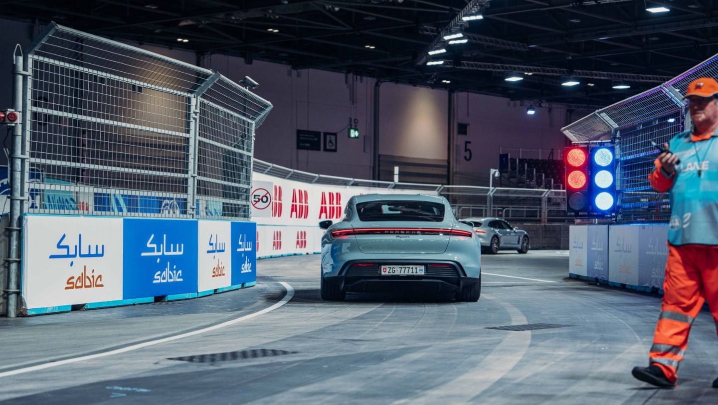 Taycan with Performance Battery Plus, London, 2024, Porsche AG