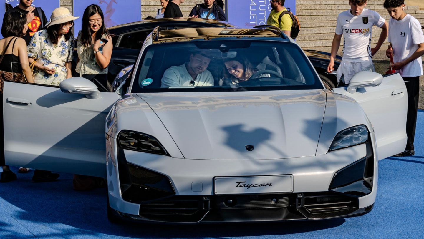 Taycan Sport Turismo, Ballett im Park, Stuttgart, 2024, Porsche AG